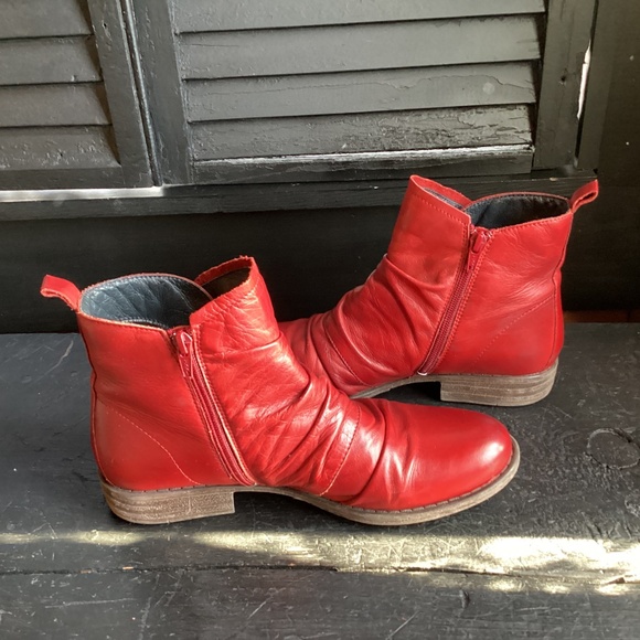 MIZ MOOZ RED LEATHER SASSY CUTE ANKLE BOOTS 9 - Picture 4 of 6